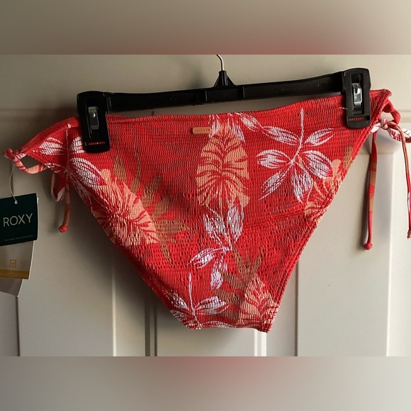ROXY NWT SEASIDE TROPICS Side Tie
Bikini Bottom SIZE XL red - Picture 7 of 11
